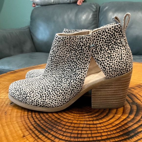 TOMS Women's Lea Cheetah Cut-Outs Zippered Casual Ankle Boots Women’s Si… - Picture 1 of 13